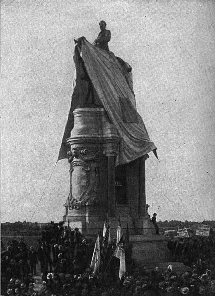 Statue of Robert E. Lee.jpg