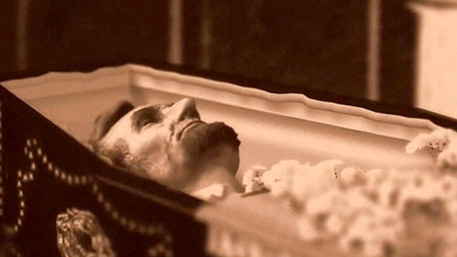 President Abraham Lincoln in a casket.jpg