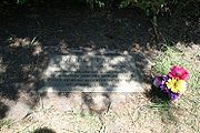 Bonnie Parker's grave.jpg