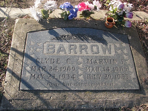 Clyde and Buck Barrow's grave.jpg