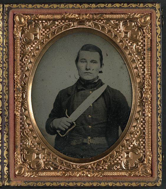 Civil War D-guard Bowie knife.jpg