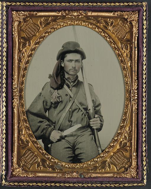 Confederate trooper with musket.jpg