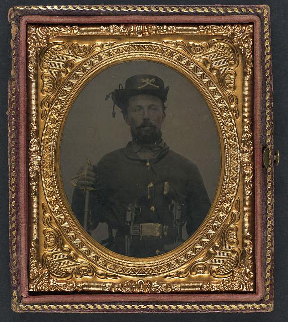 Union cavalryman with dual revolvers.jpg